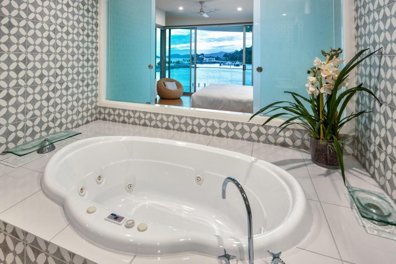 Pavillions Penthouse 25 - Luxury Waterfront Apartment With Private Roof Top Pool And Buggy Хамилтън Айлънд Екстериор снимка