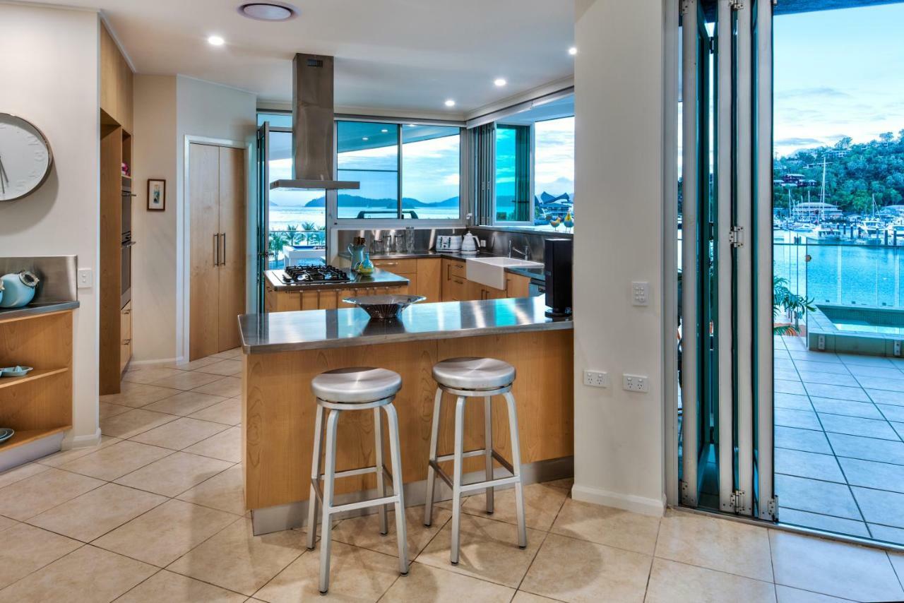 Pavillions Penthouse 25 - Luxury Waterfront Apartment With Private Roof Top Pool And Buggy Хамилтън Айлънд Екстериор снимка