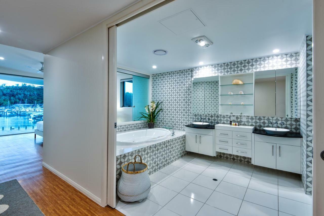 Pavillions Penthouse 25 - Luxury Waterfront Apartment With Private Roof Top Pool And Buggy Хамилтън Айлънд Екстериор снимка